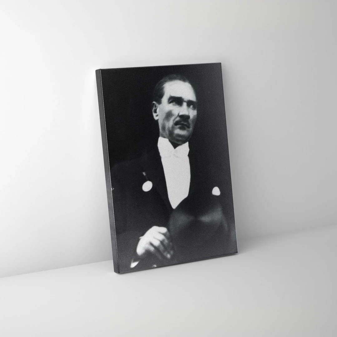 Bıyıklı Mustafa Kemal Atatürk Kanvas Tablo